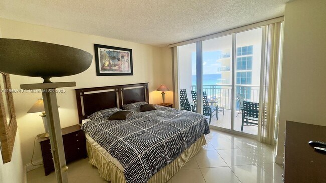 Building Photo - 17375 Collins Ave