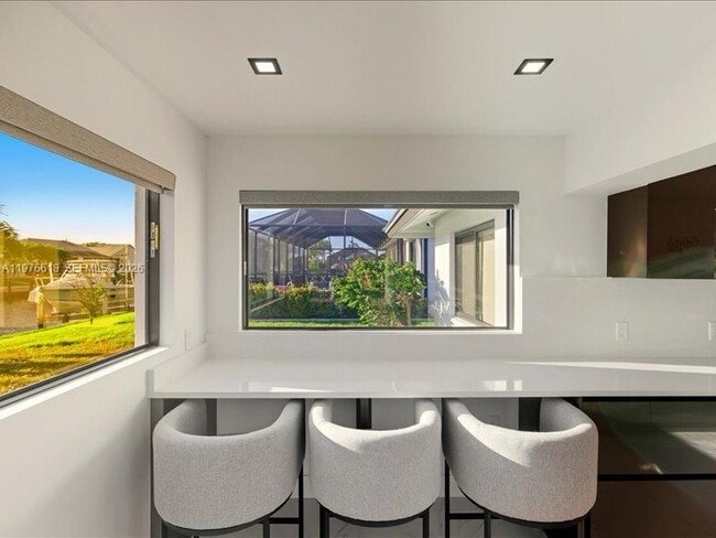 Building Photo - 103 Tropicana Dr