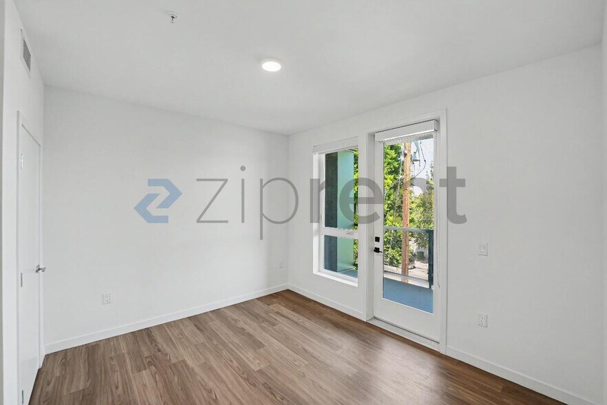 Building Photo - Unit 313