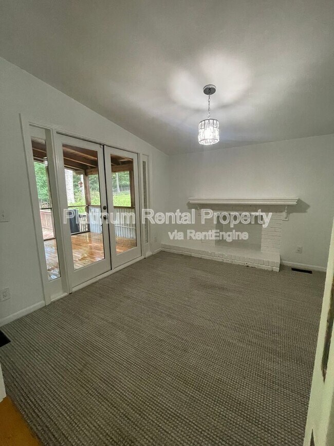 Building Photo - 3828 Donaldson Dr