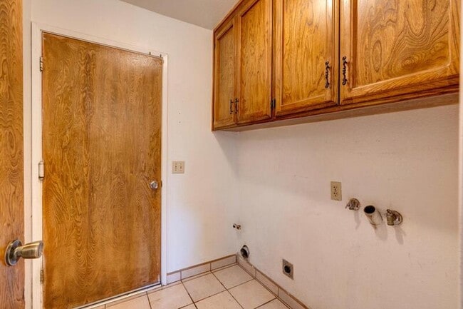 Building Photo - 2768 Saratoga Ave