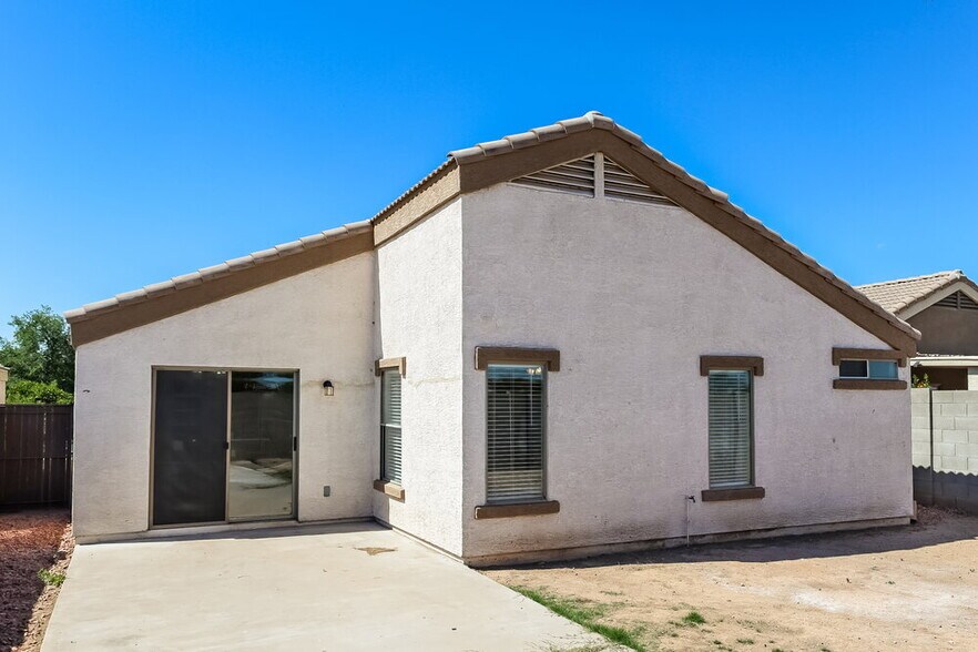 Building Photo - 12530 W Willow Ave