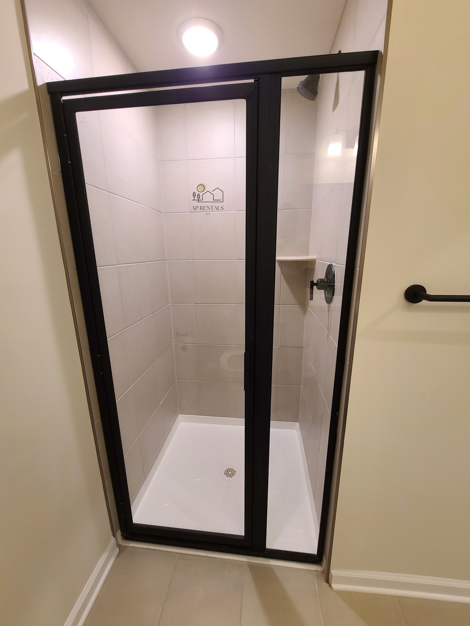 Building Photo - 622 Sadie Cir