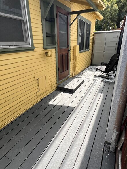 Private back deck - 5714 Virginia Ave