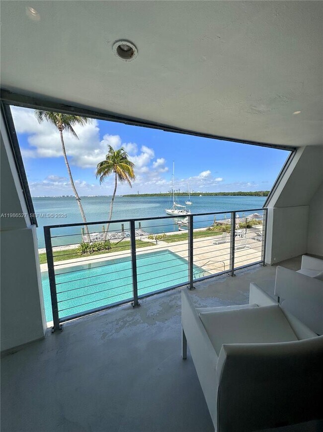 Building Photo - 166 Harbor Dr