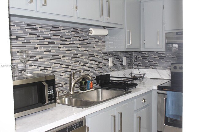 Building Photo - 110 Gardens Dr