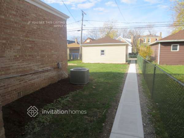 Building Photo - 8228 S Christiana Ave