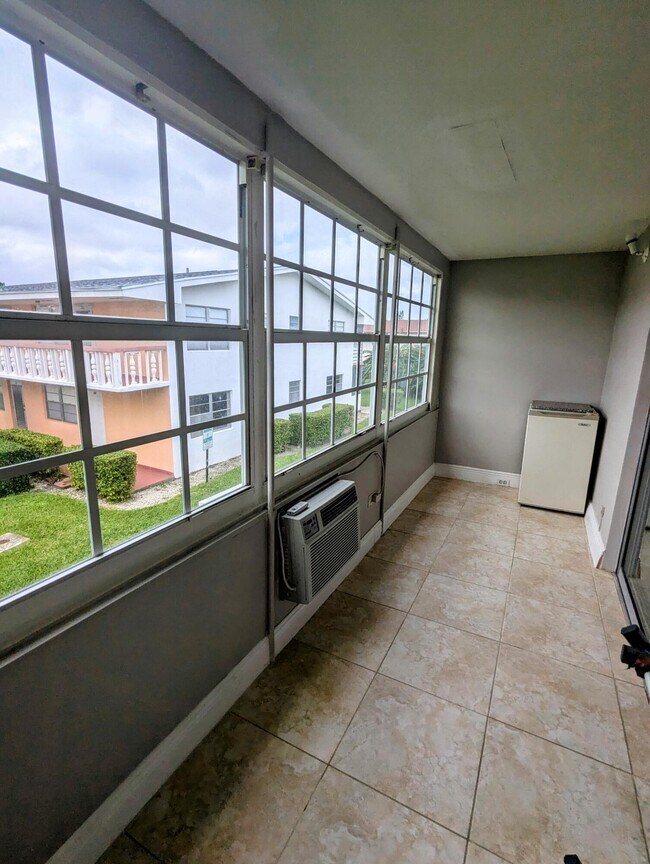 Building Photo - 77 Andover C