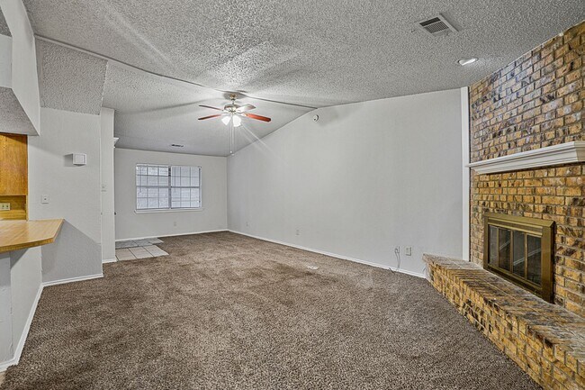 Building Photo - 135 Prairie Creek Cir