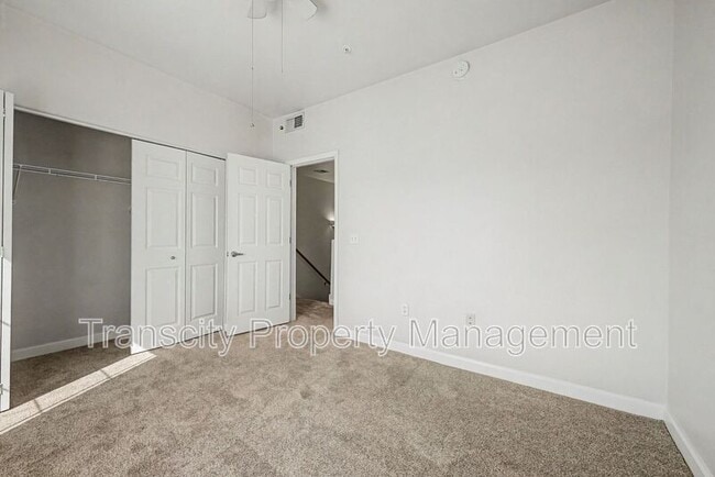Building Photo - 4455 E Paradise Vlg Pkwy S