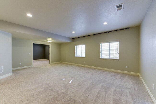 Building Photo - Breathtaking 4 Bedroom 3 Bedroom Ranch Style Home with Finished Basement!!