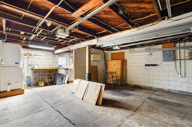 Building Photo - 1216 3rd St N