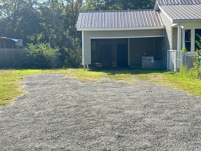 Building Photo - 496 Louisiana Ave. Clarksville, TN 37042