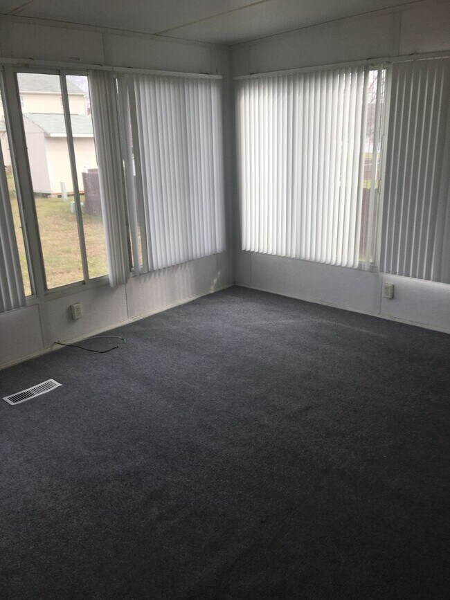 Building Photo - 1616 Fawcett Ln