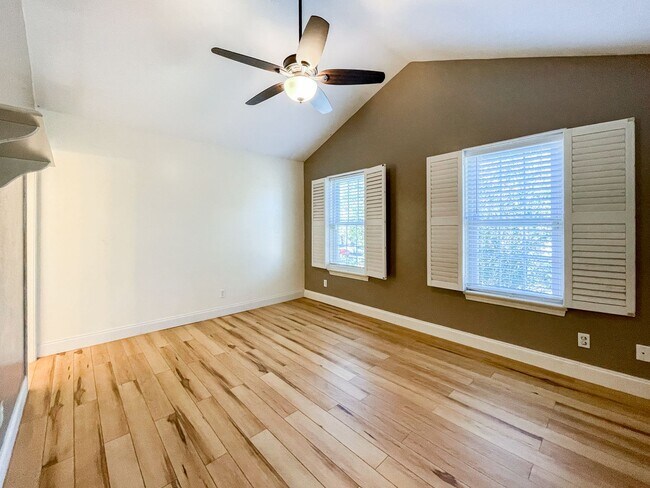 Building Photo - ***Beautiful 2 Bed, 2 Bath Condo in the Heart of Pensacola!***