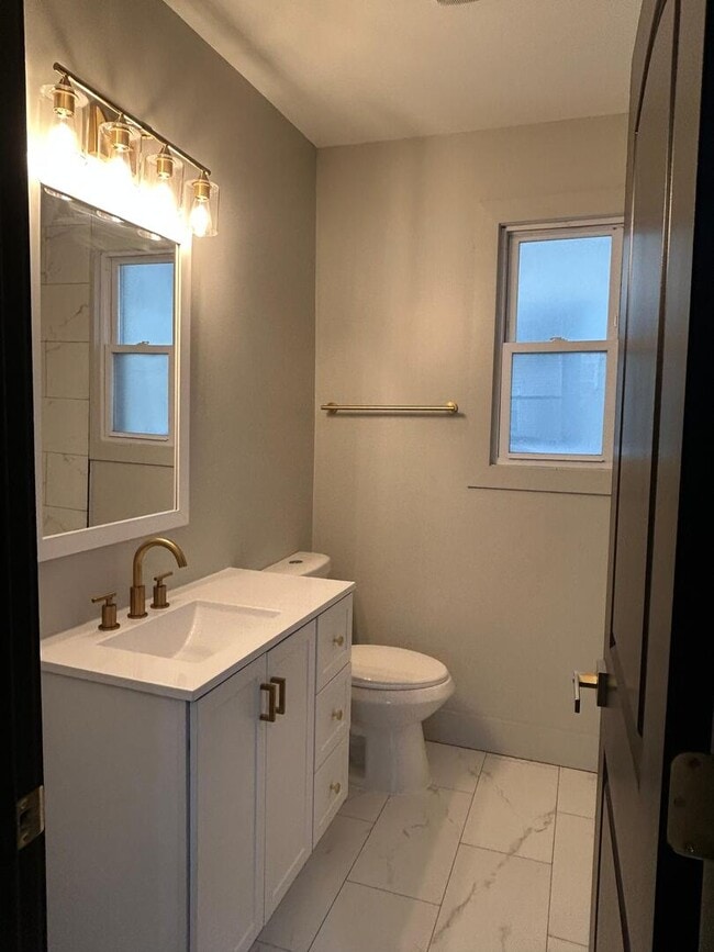 Building Photo - 233 N Lorel Ave