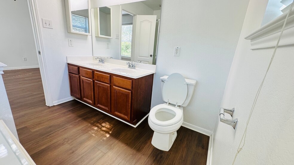 Master Bathroom - 8126 Montague Manor Ln