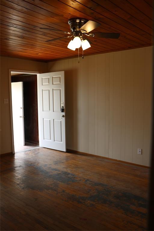 Building Photo - 502 W 8th St