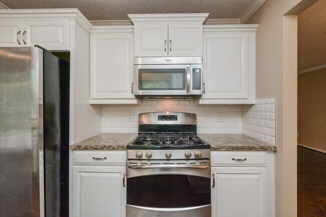 Building Photo - 10 Ridgecross Pl