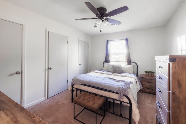 Building Photo - 3828 Derbigny St