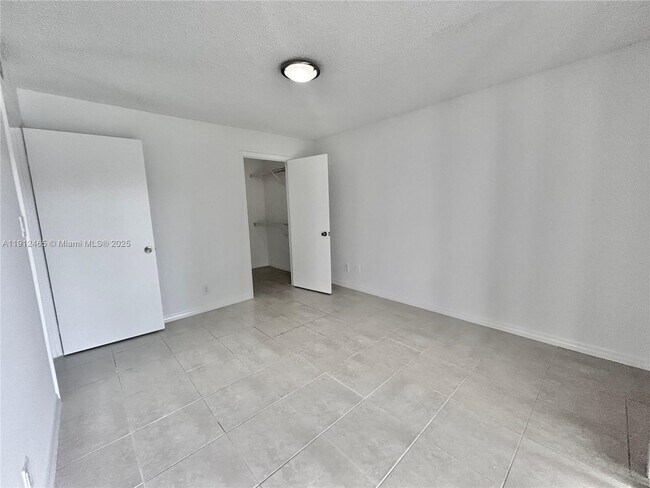 Building Photo - 540 S Park Rd