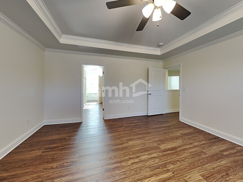 Building Photo - 2105 Overlake Cir