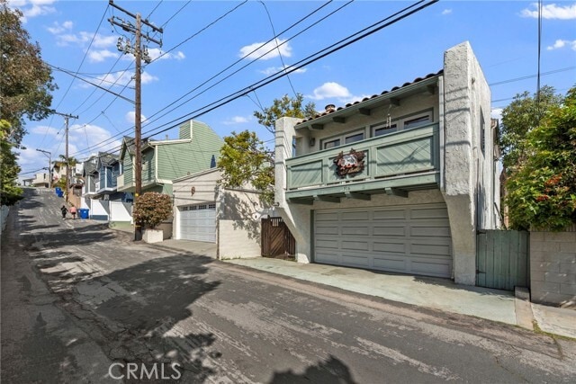 Building Photo - 516 Rosecrans Ave