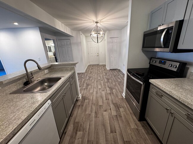Building Photo - 14107 Pinehurst Ln