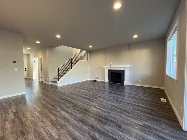 Building Photo - Expansive 2020 Forest Grove Home with 4 Bedrooms, Loft, Modern Kitchen & Covered Patio