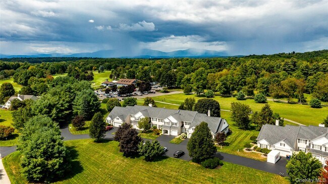 Building Photo - 64 Tee Ln