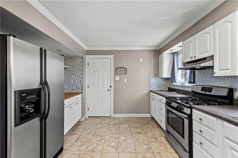 Building Photo - 433 Winterhill St