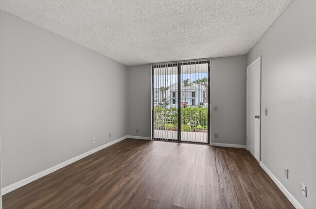 Building Photo - 752 Executive Center Dr