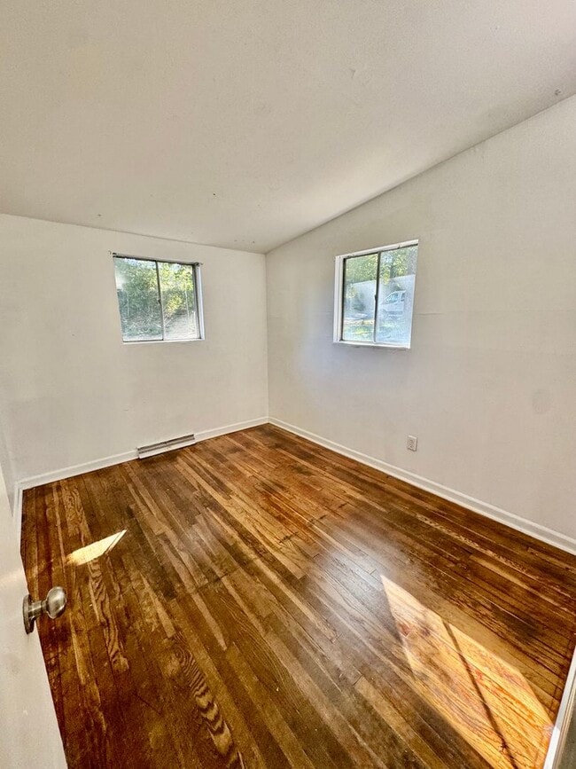 Building Photo - Charming 3-bedroom!