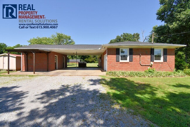 Building Photo - All Brick 3bd 2ba home with attached garage on a large lot!