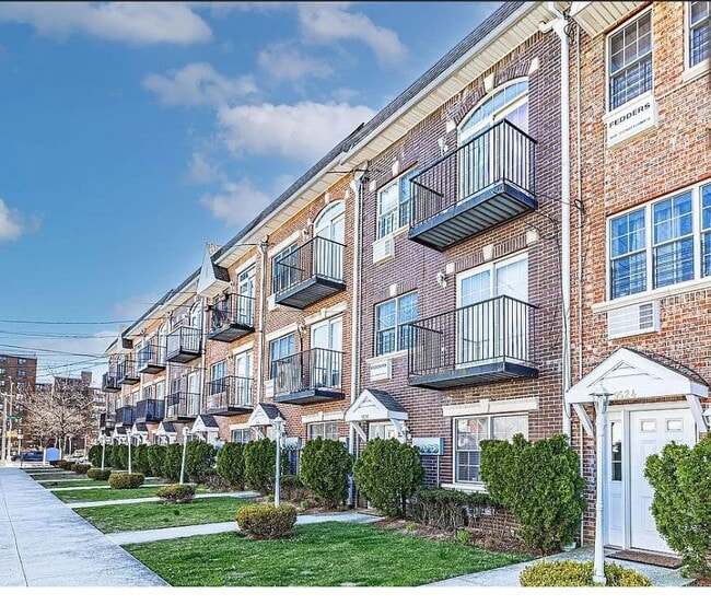 Building Photo - 9526 Schenck St