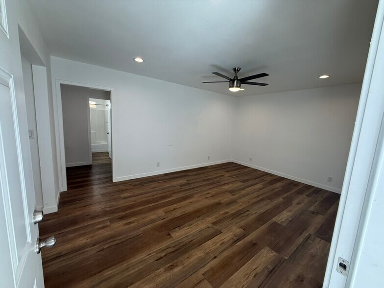 Building Photo - 4066 W 129th St