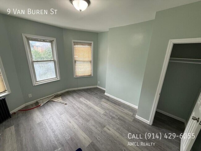 Building Photo - 9 Van Buren St