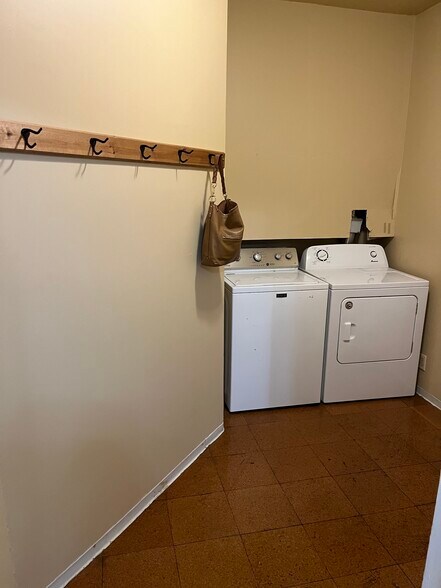 Primary Photo - 115 1st St W