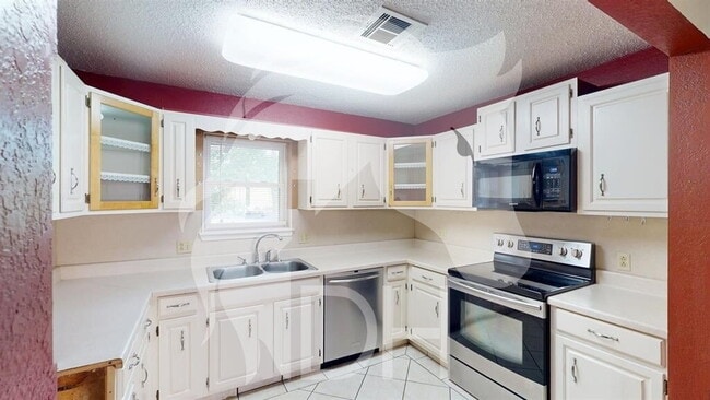 Building Photo - "Charming 3-Bed Home  in Woodward!"