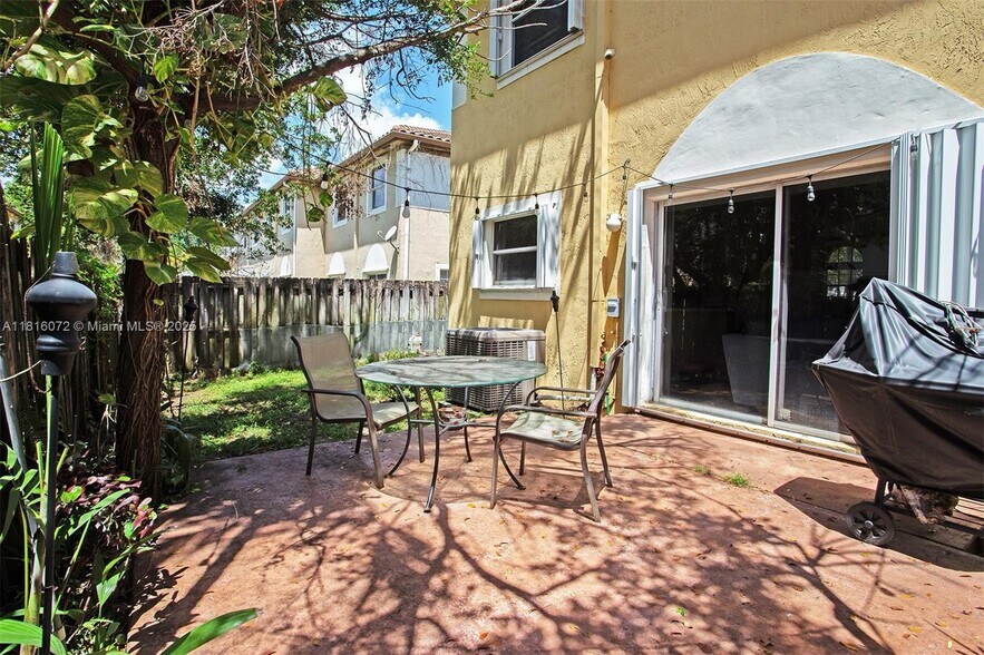 Building Photo - 14070 SW 50th Ct