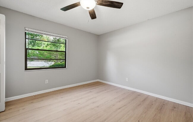 Building Photo - Expansive 2BR Downstairs Apartment Featuring a Fresh Remodel and Stainless Steel Essentials.