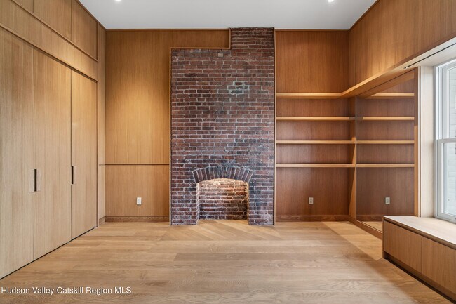 Building Photo - 316 Wall St