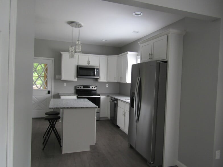 Building Photo - 152 Butler St