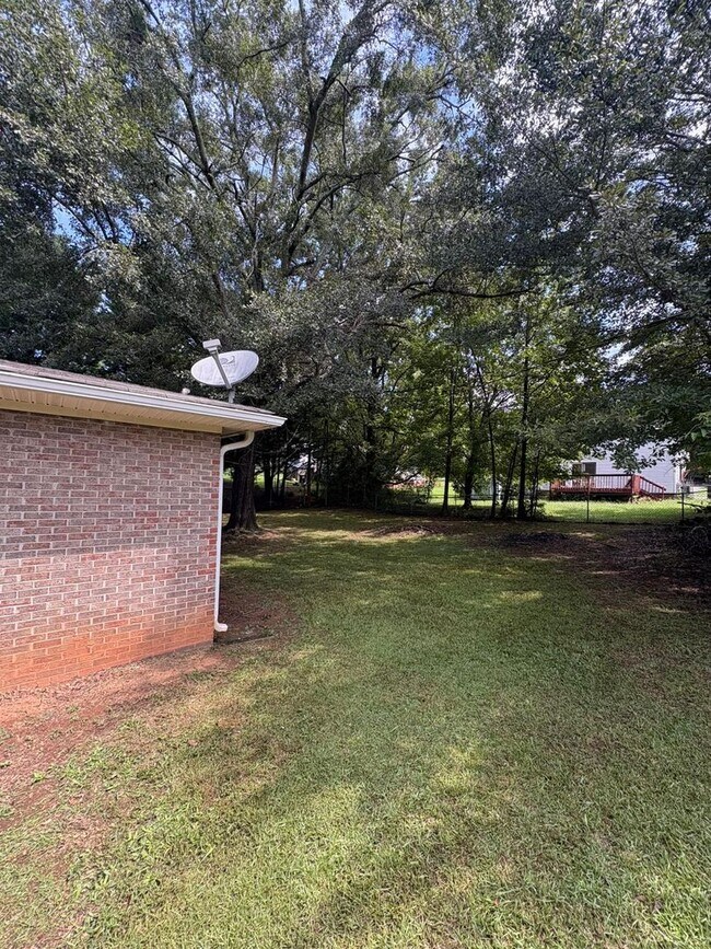 Building Photo - 108 Nottingham Ln
