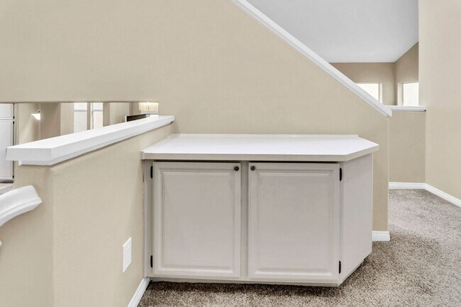 Building Photo - Beautiful 3 Bedroom/2.5 bath  detached hom...
