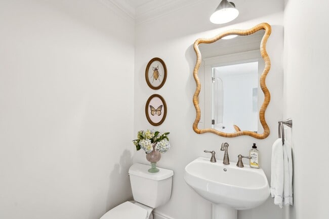 Building Photo - Fully Furnished 2BR Condo with Designer Touches in Shelmore Village