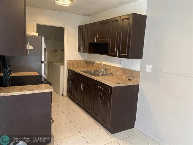Building Photo - 1010 SW 76th Ave