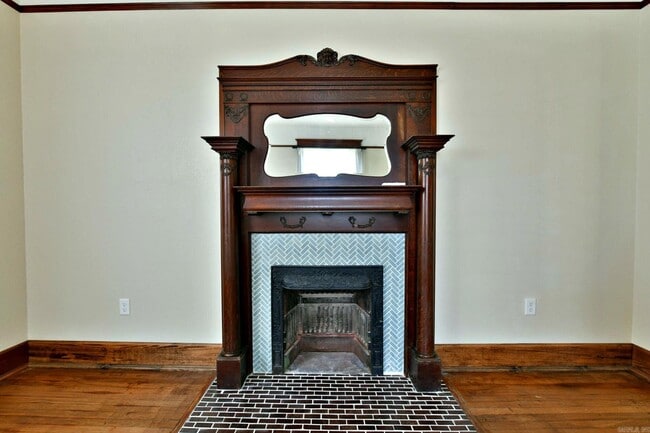 Building Photo - 101 10th St