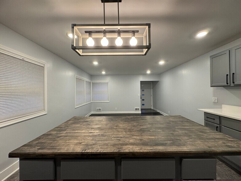 Building Photo - 3303 Johnson St NE