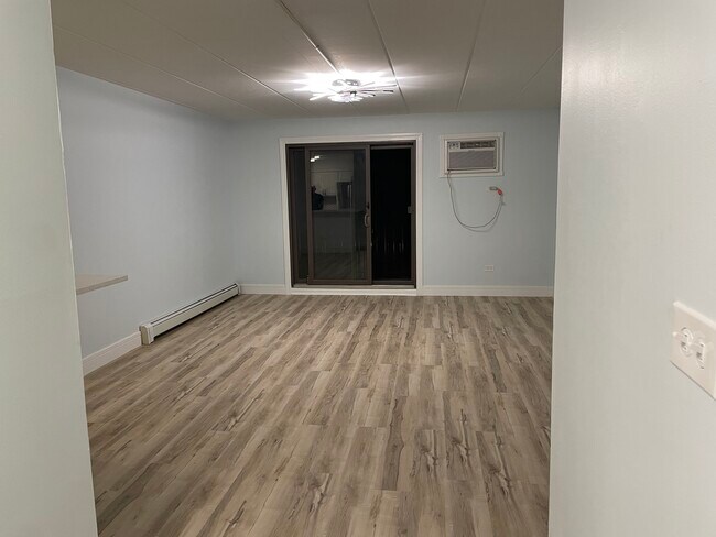 Living room - 1220 S Lorraine Rd